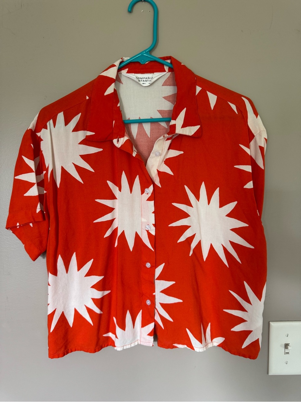 Red Starburst Short Sleeve Shirt NEVER WORN